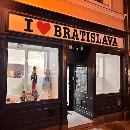 Netradicny Apartman V Centre Bratislava Dış mekan fotoğraf