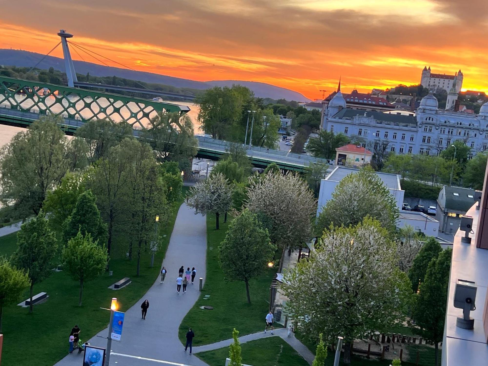 Netradicny Apartman V Centre Bratislava Dış mekan fotoğraf